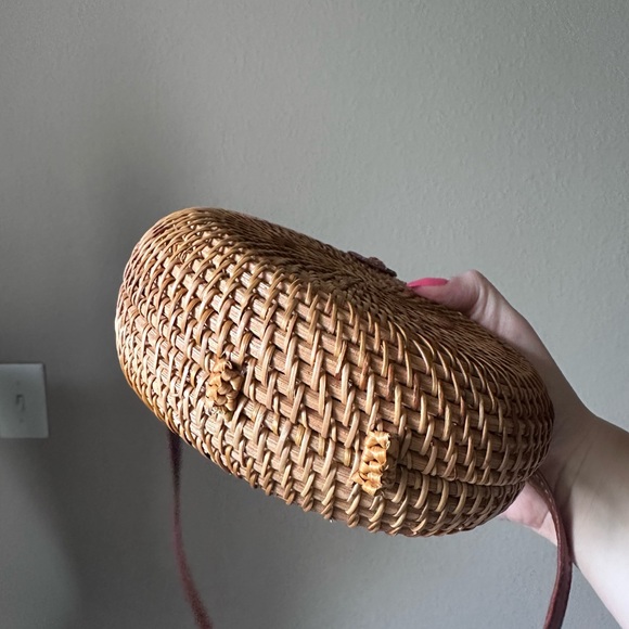 summer & rose Round Woven Crossbody - Picture 7 of 12